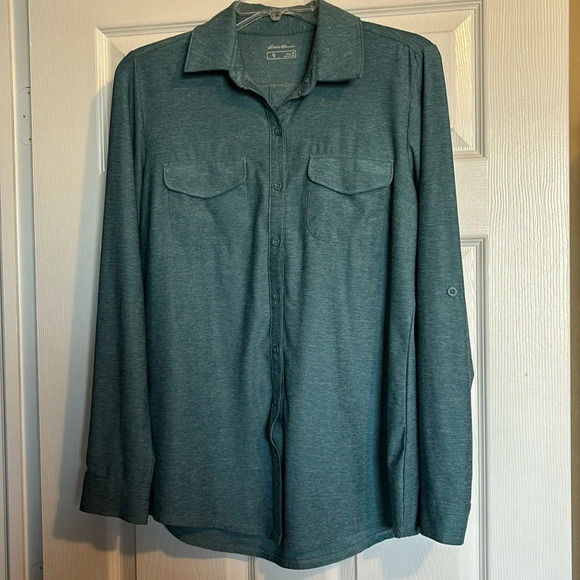 Eddie Bauer women’s blue long sleeve button down shirt size medium - Picture 1 of 9
